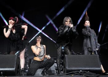 2NE1 Reunites And Performs At Coachella