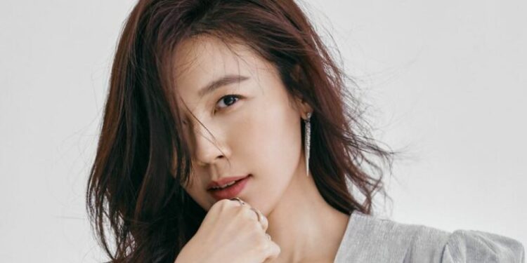Kim Ha Neul Confirmed To Lead In KBS Drama ‘Let’s Get Caught By The Neck’