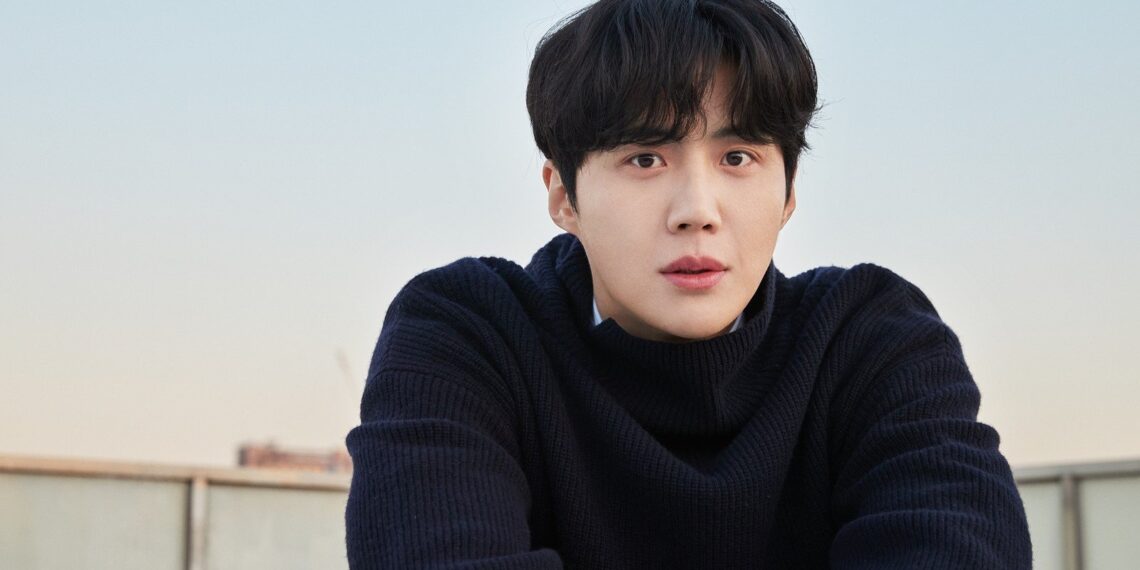 Kim Seon Ho Set To Make His Movie Debut