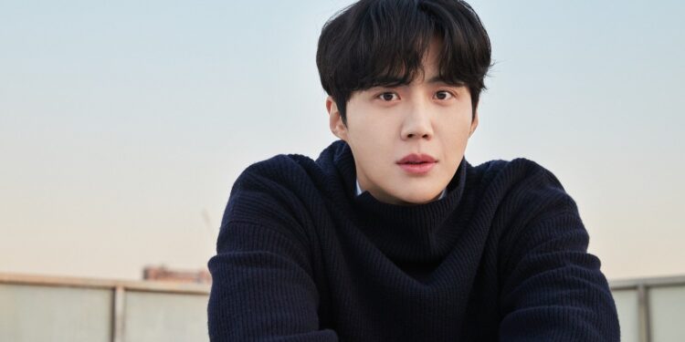 Kim Seon Ho Set To Make His Movie Debut