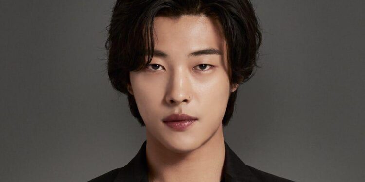 Actor Woo Do Hwan Signs An Exclusive Contract With A New Agency