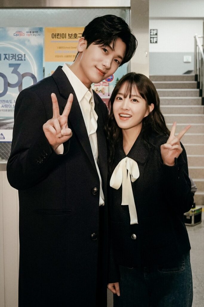 Park-Hyung-Sik-Park-Bo-Young-namaste-hallyu