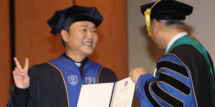 SM Entertainment’s Girl Group Hearts2Hearts Reveals Official Fandom Name