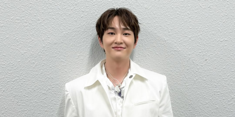 SHINee’s Onew Announces Schedule For His First-Ever U.S. Solo Tour