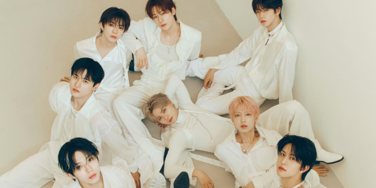 8TURN Returns With Single Album ‘Electric Heart: Born to Glow’