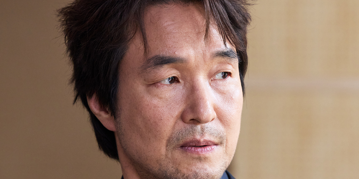 Han Suk Kyu Returns As Charismatic, Secretive Chicken Shop Owner In tvN’s ‘Shin’s Project’