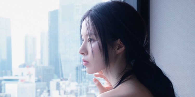 Renowned Singer-Songwriter LIM KIM Signs With Universal Music Korea