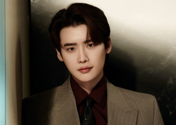Lee Jong Suk Unveils Light Stick Ahead Of Fan Meeting Tour