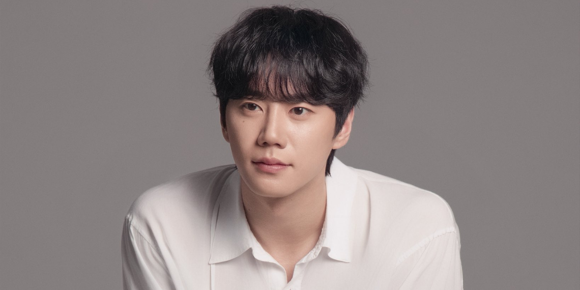 LEE JUN YOUNG Releases Concept Photos For 1st Mini-Album ‘LAST DANCE’