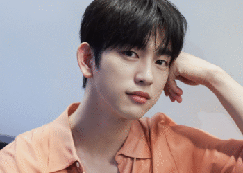 GOT7’s Park Jinyoung Unveils Teaser For Single ‘Christmas Fever’